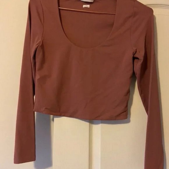 Aritzia Babaton Contour Scoopneck Longsleeve - Deep Pink - Picture 2 of 4